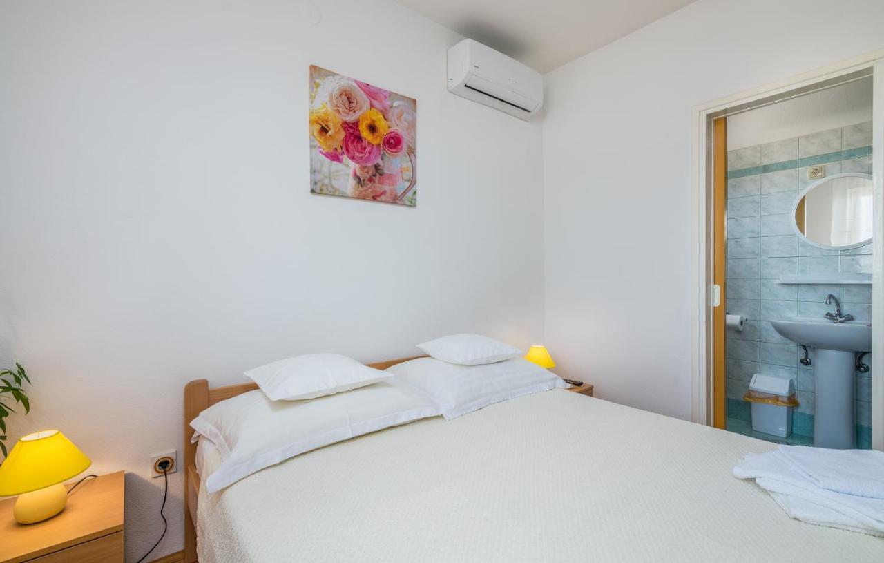 Rooms Valentino Vrh  Exteriör bild