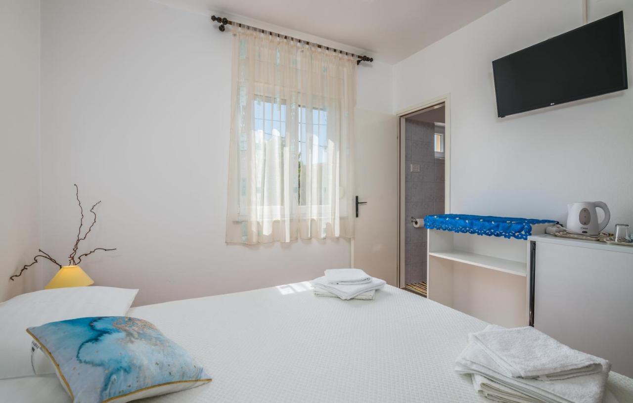 Rooms Valentino Vrh  Exteriör bild